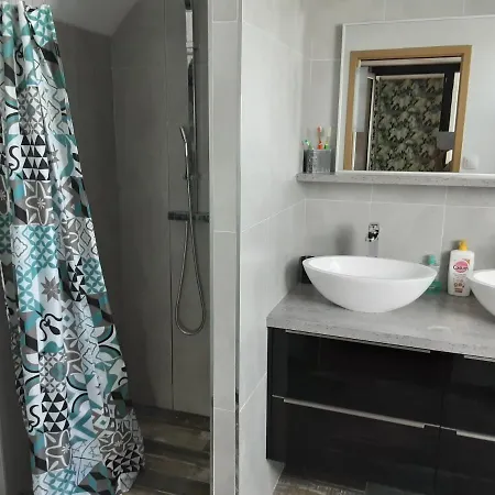 Maison Au Milieu Des Champs *