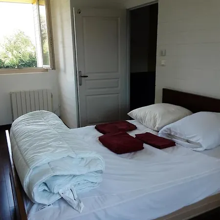 Maison Au Milieu Des Champs *